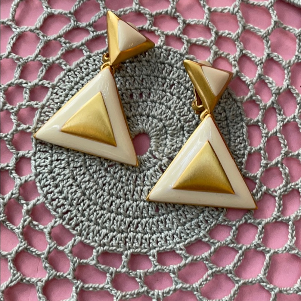 Vintage cream/gold clip on earrings